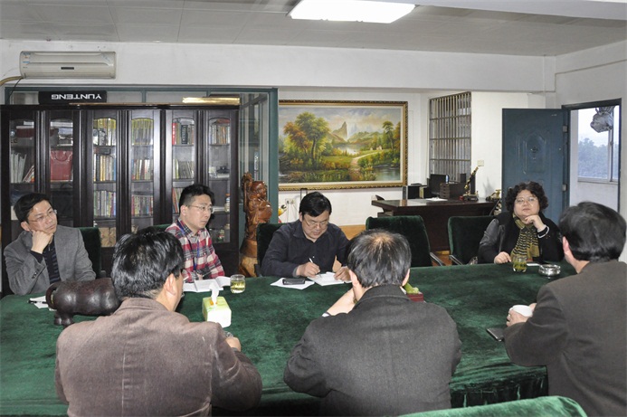 新華社記者來(lái)公司調(diào)研環(huán)衛(wèi)行業(yè)市場(chǎng)化運(yùn)作.jpg